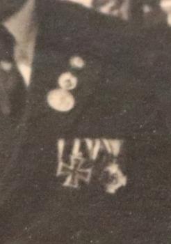 Preview: altes Foto - zwei Offiziere Kyffhäuserbund ? bei Feierlichkeit - Fahnen